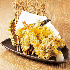 海老と野菜の天ぷら/旨塩軍鶏唐揚げ～2種のソースを添えて～　各