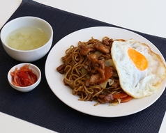 カウスエチョ【ミャンマー風焼きそば】