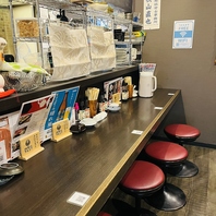 ゆったりと寛ぎやすい！雰囲気のいいカウンター席。