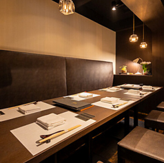 ご家族での会食、親しいご友人との集まり、企業の少人数接待など、幅広いシーンに対応可能です。