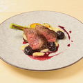 料理メニュー写真&nbsp;蝦夷鹿のロースト 山葡萄のソースとカリフラワーのクーリ