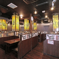 広々とした落ち着いた店内。テーブル席多数！