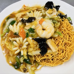 五目炸麺 (あんかけ揚げそば)