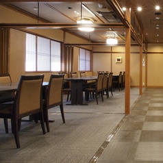 お集まりに応じて、少人数から大人数までご利用いただけます。※店舗により部屋の配置・席数が異なる場合がございます