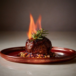 四季折々のオブジェが宴会を彩ります。2名様～団体様まで全席かまくら個室でご用意します。