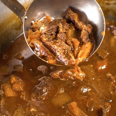 旨みが染み込んだ「絶品！牛すじ煮込み」