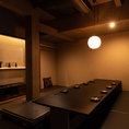 1階奥のお席です。最大10名様用の個室で、お庭を眺めながらのお食事は格別ですよ！お食事・お酒とご一緒に雰囲気もお楽しみ頂けます。また貸切も可能ですので、お気軽にお問合せくださいませ。