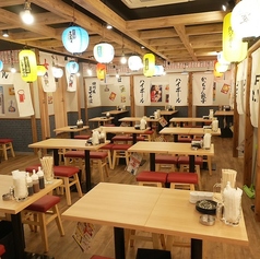 駅から徒歩4分の、超駅チカ！！サクッと飲みにも、宴会にも便利な立地となっています！外観は、ネオンの看板が目にひくようになっており、夜でもお店を見つけていただきやすくなっております！