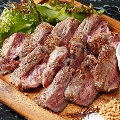素材本来の旨味を引き出す自慢の肉料理を多彩にご提案◎