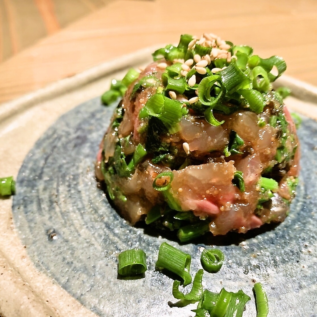 珍しい絶品メニューも多数ご用意！見た目にも美しい「鯵と菜の花の明太昆布和」
