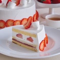 “朝摘み完熟紅ほっぺ”いちごのふわ生ショートケーキ