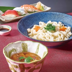 純和鶏の肉つけきしめんと寿司3貫