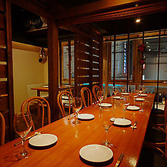 20人～50人まで貸切が可能です。各種宴会やイベントなどにご利用ください。