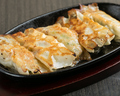 料理メニュー写真&nbsp;自家特製海鮮鉄板焼き餃子(5個)