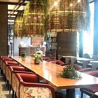 緑に囲まれた店内は、リラックスできる特等席です。