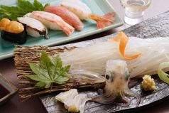 函館から直送の新鮮活イカ 新鮮な海の幸を使った寿司