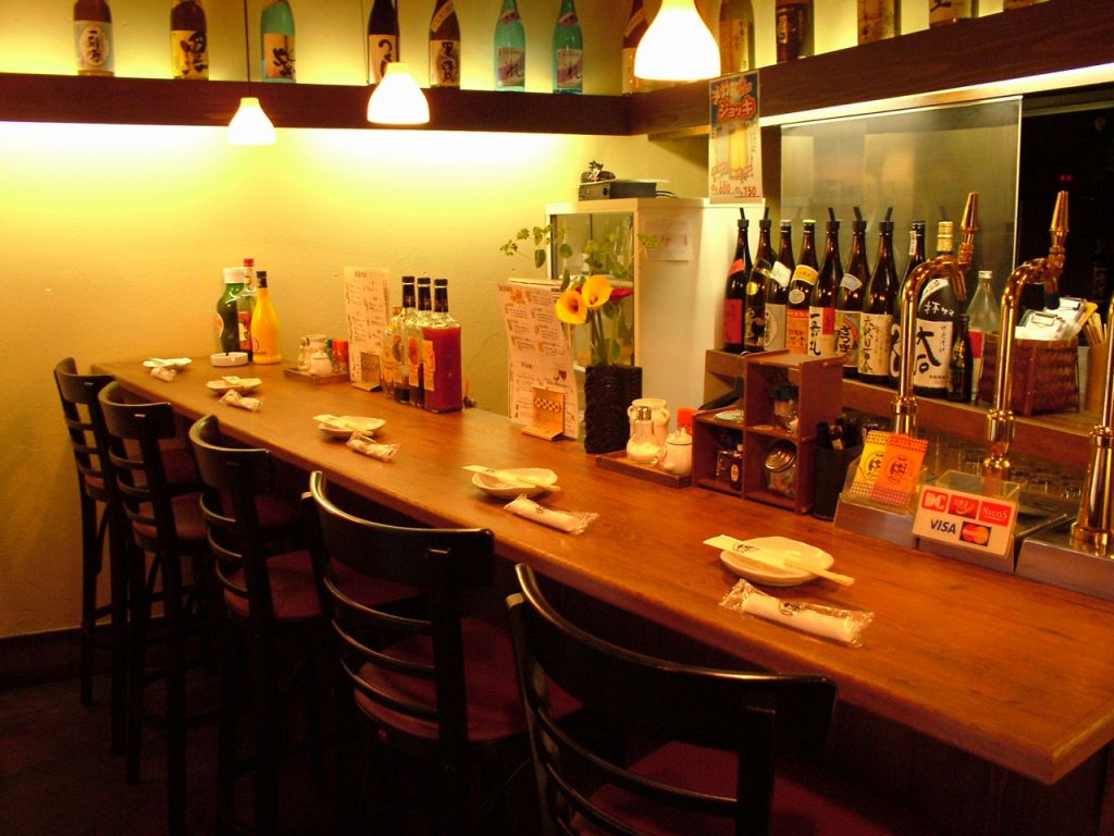 【1階カウンター】1人で飲みたいときだってありますよね？そんなときにはカウンターへどうぞ～♪