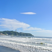 何と言ってもロケーションが最高!!江ノ島を一望できる海の家。仲間同士でも、カップルでも大歓迎♪