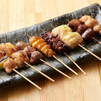 炭火で香ばしく焼き上げる極上焼き鳥