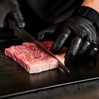 その日に仕入れた鮮度抜群のお肉をご提供。