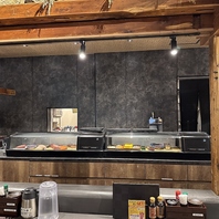 フルオープンのキッチンが生み出すライブ感。