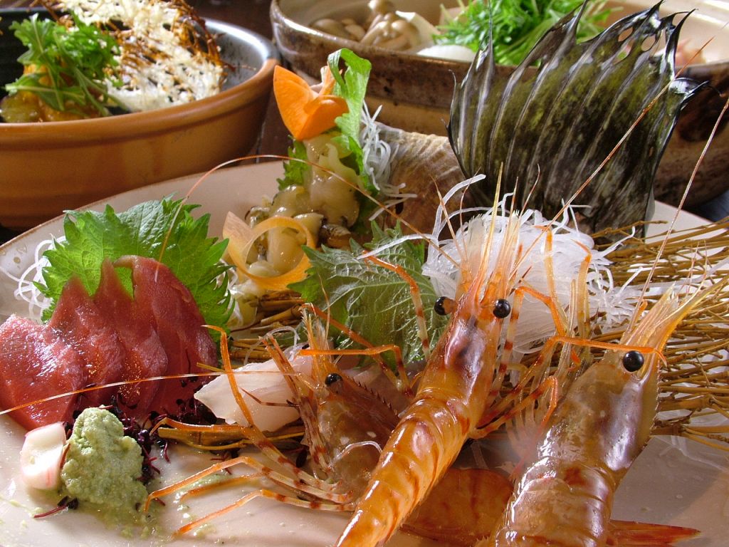 【大人気！名物の海衛門舟盛りが入った宴会コース】はクーポンで4500円→4000円とお得♪