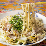 沖縄から仕入れた食材を使った本格沖縄料理！