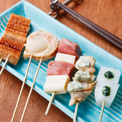 スリーピース 酒 肴 肉の写真