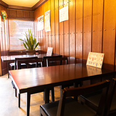 ≪テーブル席≫ 4名テーブル×2卓、3名テーブル×1卓