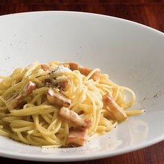 神戸ポークの自家製パンチェッタのカルボナーラ（タリアテッレ）