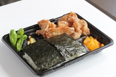 唐揚げ海苔弁当　（こだわり海苔、特製おかか、一品惣菜、漬物付き）