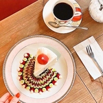 SNS映えするプレートやカレーをお楽しみください！