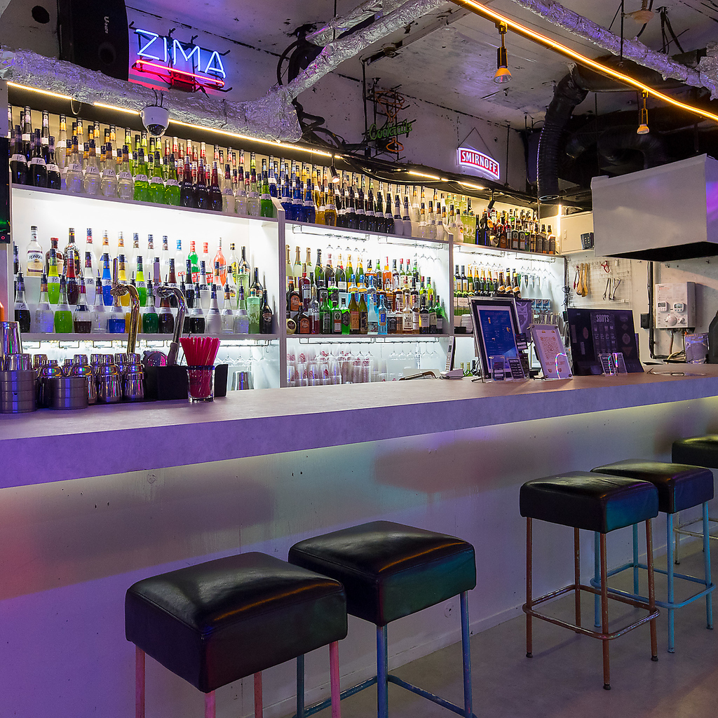 バーやお酒に詳しくない方にもオススメ♪1ドリンク500円で安く飲めます！