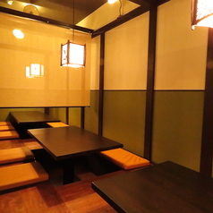 長時間座っても疲れにくい掘りごたつ席は、足を下ろしてリラックスできる人気の席です。ランチ、ディナー合わせてご利用ください。