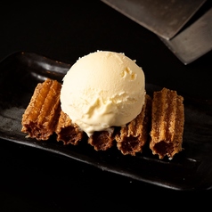 揚げたてチュロスとアイス