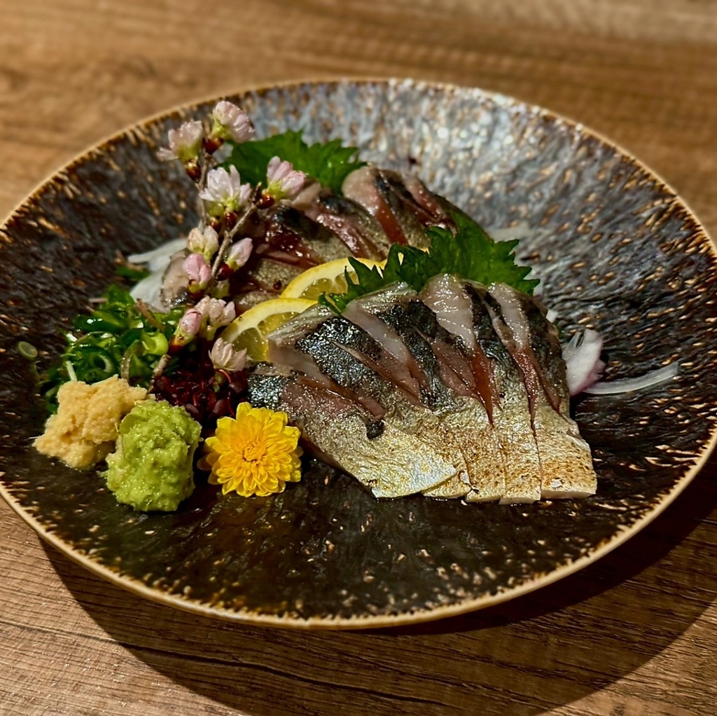 長崎県産ハーブ鯖の焼霜造り　脂の乗った新鮮なハーブ鯖はリピート間違いなし！