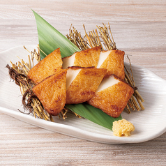 白身魚のさつま揚げ/わかめと豆もやしのナムル　各