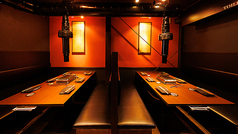 お友達やご家族と心地よい時間を過ごすのにぴったりです。アットホームな雰囲気とプライベート感を大切にし、ゆったりとした空間で贅沢なひとときをお過ごしいただけます。良質な肉のラインナップが豊富に取り揃えられており、お好みに合わせた焼き加減で存分に味わうことができます♪