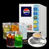 ドリンクバーでは、各種冷たいお飲み物の他温かいコーヒーもご用意しております。