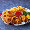 料理メニュー写真&nbsp;揚げ物バラエティプレート3種盛り
