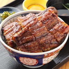 炭火で焼き上げることで引き出す鰻本来の旨みと香ばしさ