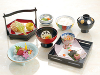うなぎ料理と共に、大人気の看板メニュー！大穀の会席膳