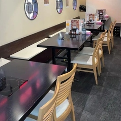 8～10名様でご利用いただけるお席をご用意しております。団体様でもゆったり過ごせる空間で、飲み会・宴会はもちろん、会食や接待にもおすすめ◎人数に合わせてお席を整えますので、お気軽にご相談ください。