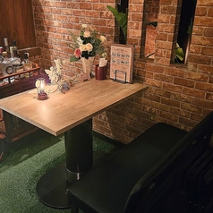 ≪2名様×1卓≫テーブル席もご用意しております。シーンに合わせてご利用下さいませ。