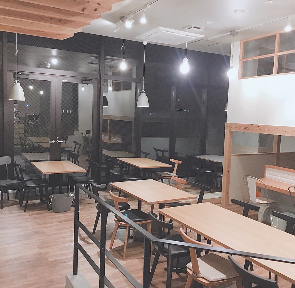 店内70名様まで着席頂ける広々空間です！