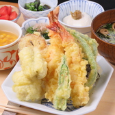 天ぷら　（旬菜、大海老二匹、鯛、野菜いろいろ、味噌汁、漬物付き）　※天丼にも出来ます