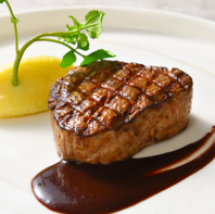 厳選された素材の肉料理