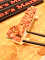 料理メニュー写真 A5黒毛和牛ユッケの押し寿司（５カット）