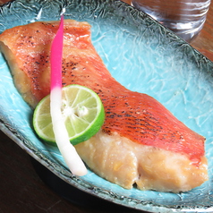 石巻『伊達海鮮』から仕入れた仙台味噌漬け焼魚は絶品！の写真