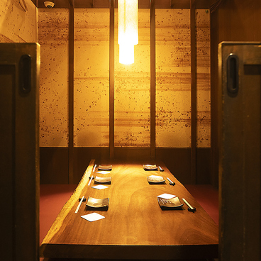 宮崎地鶏炭火焼 車 心斎橋店の雰囲気1